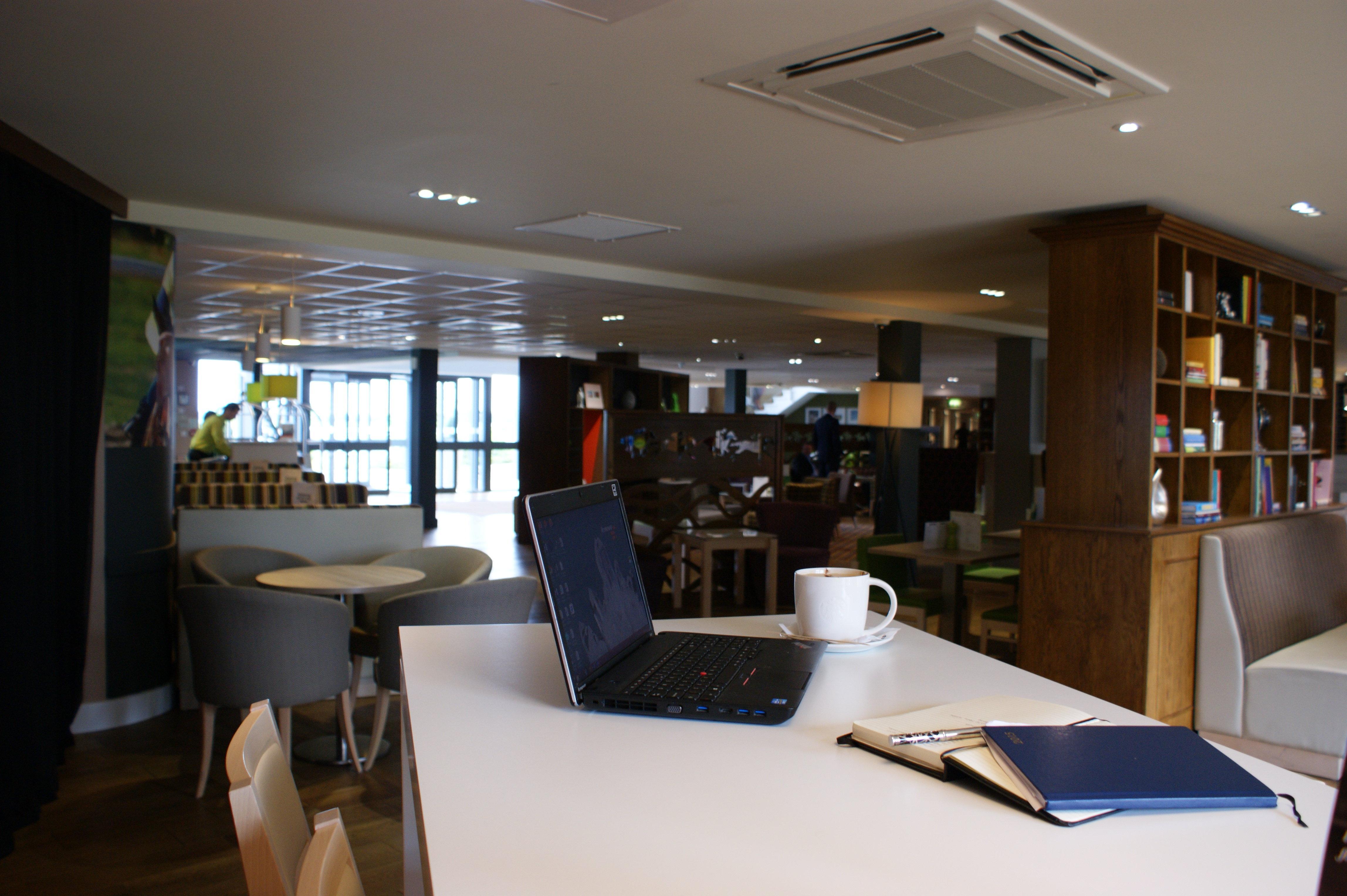 Holiday Inn Huntingdon Racecourse By Ihg Bagian luar foto