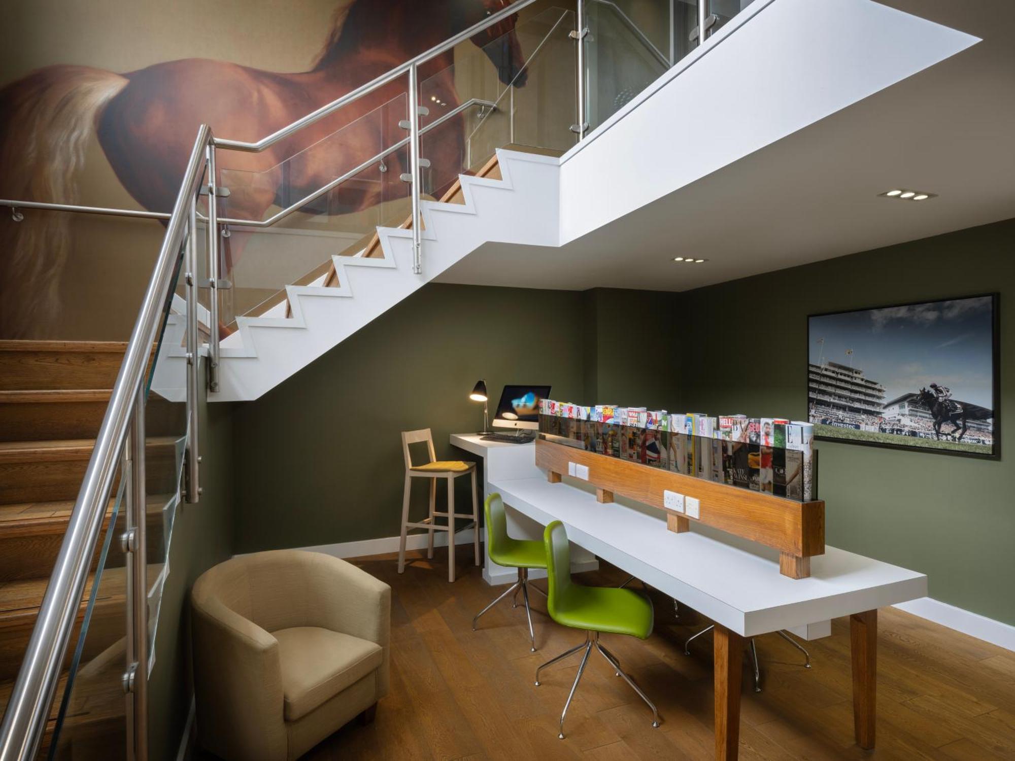 Holiday Inn Huntingdon Racecourse By Ihg Bagian luar foto
