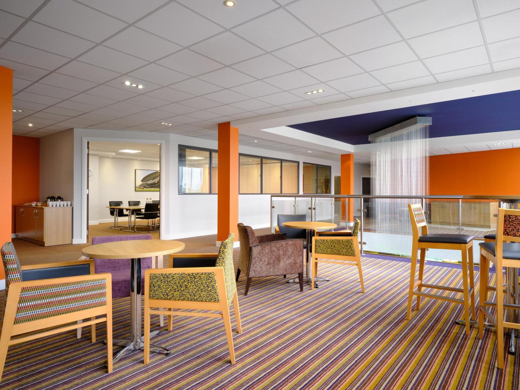 Holiday Inn Huntingdon Racecourse By Ihg Bagian luar foto