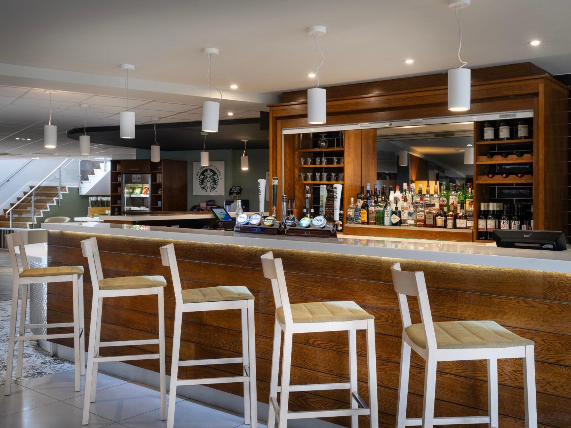 Holiday Inn Huntingdon Racecourse By Ihg Bagian luar foto