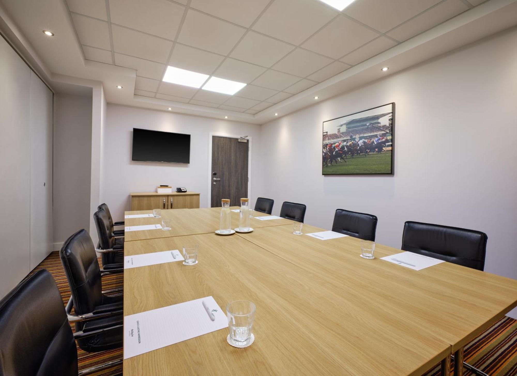 Holiday Inn Huntingdon Racecourse By Ihg Bagian luar foto