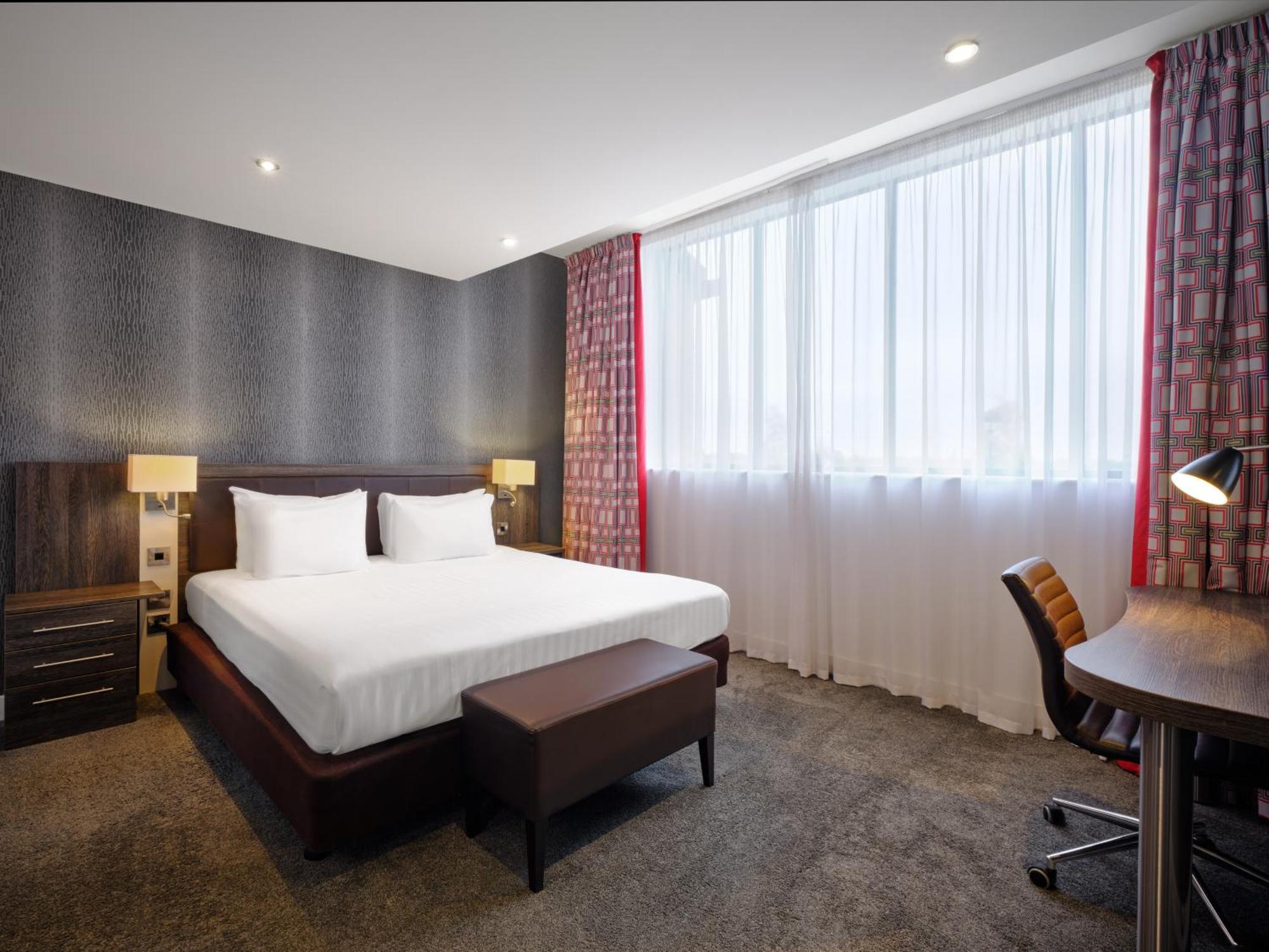 Holiday Inn Huntingdon Racecourse By Ihg Bagian luar foto