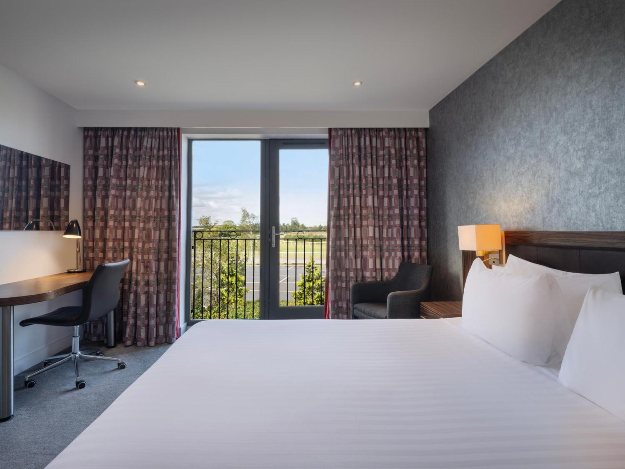 Holiday Inn Huntingdon Racecourse By Ihg Bagian luar foto
