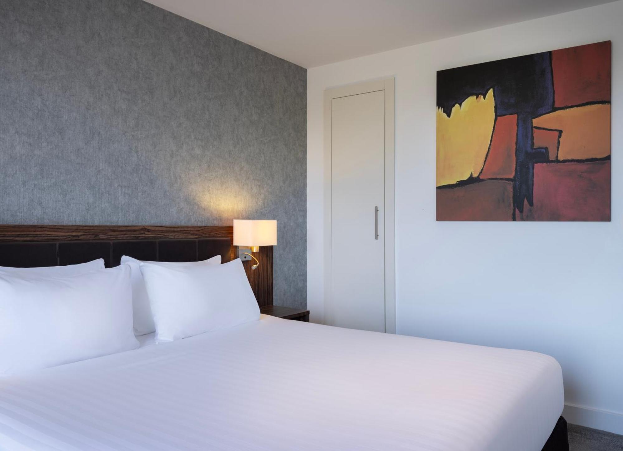 Holiday Inn Huntingdon Racecourse By Ihg Bagian luar foto
