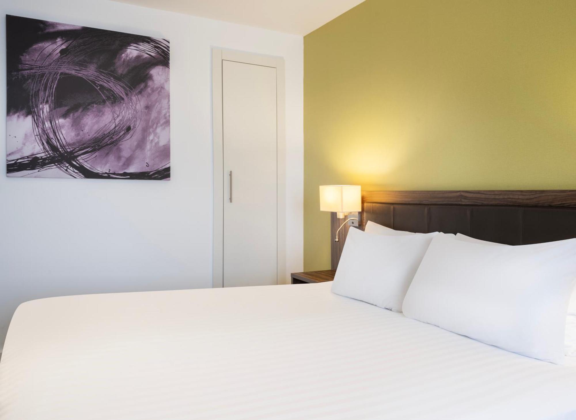 Holiday Inn Huntingdon Racecourse By Ihg Bagian luar foto