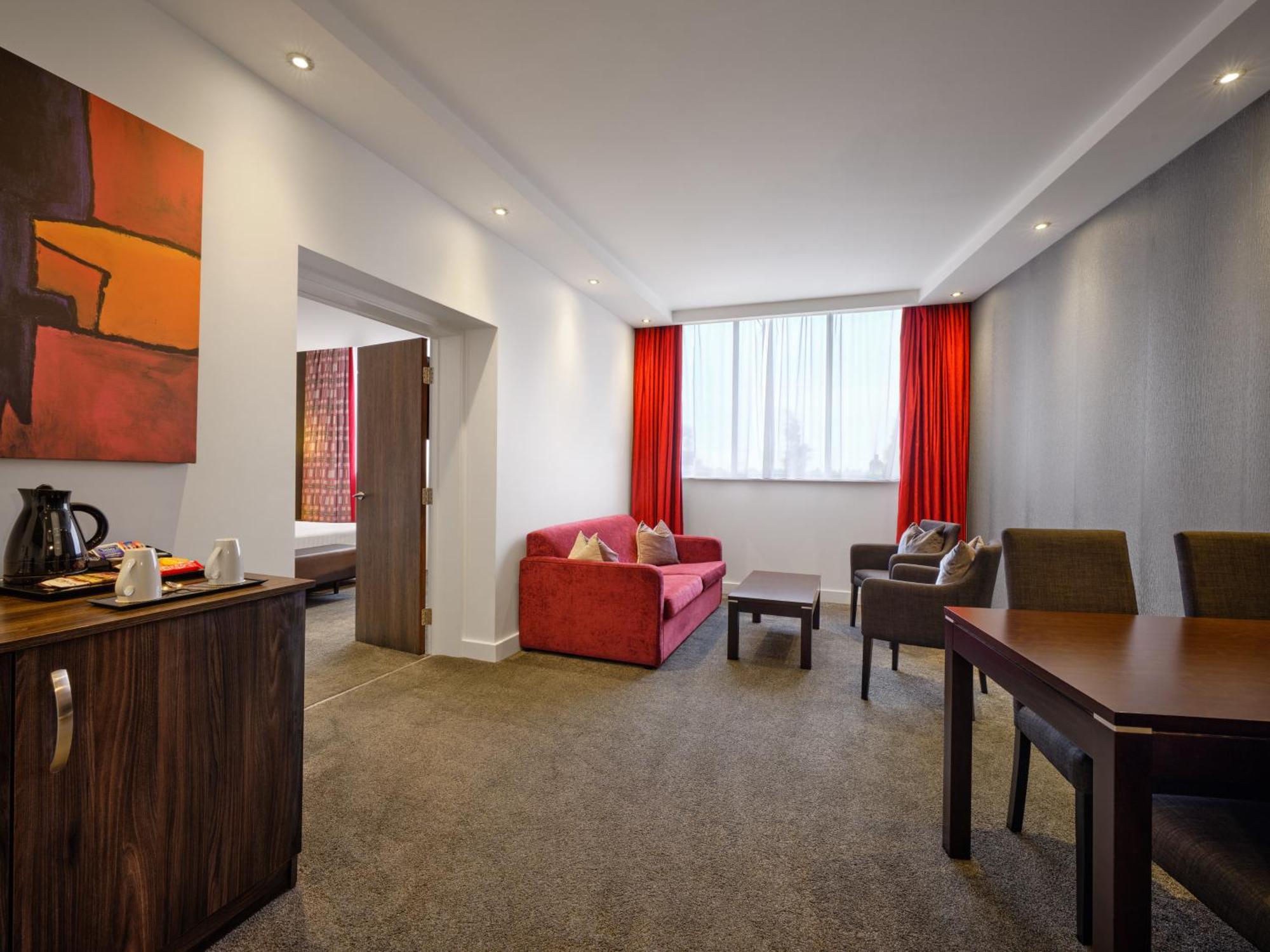 Holiday Inn Huntingdon Racecourse By Ihg Bagian luar foto