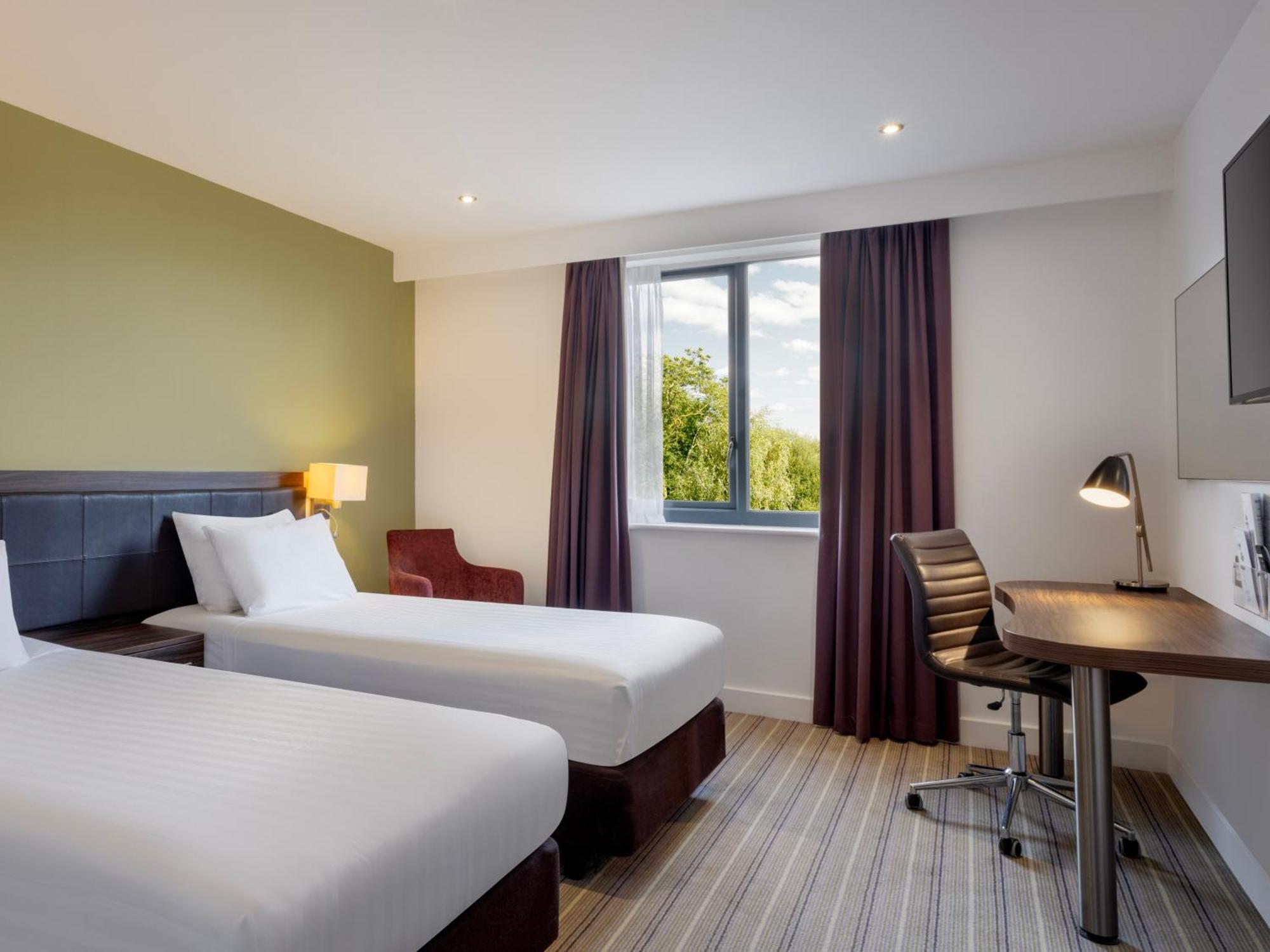 Holiday Inn Huntingdon Racecourse By Ihg Bagian luar foto
