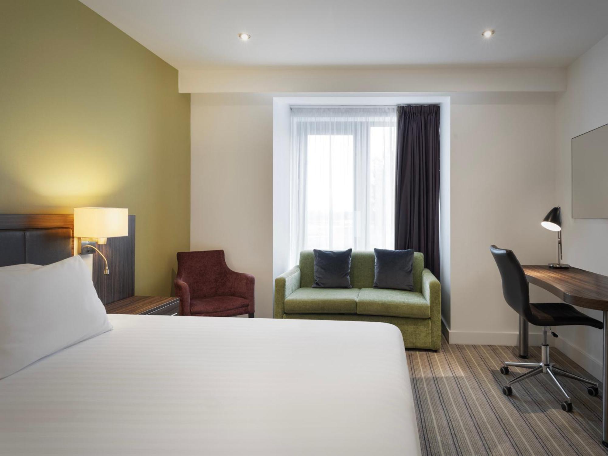 Holiday Inn Huntingdon Racecourse By Ihg Bagian luar foto