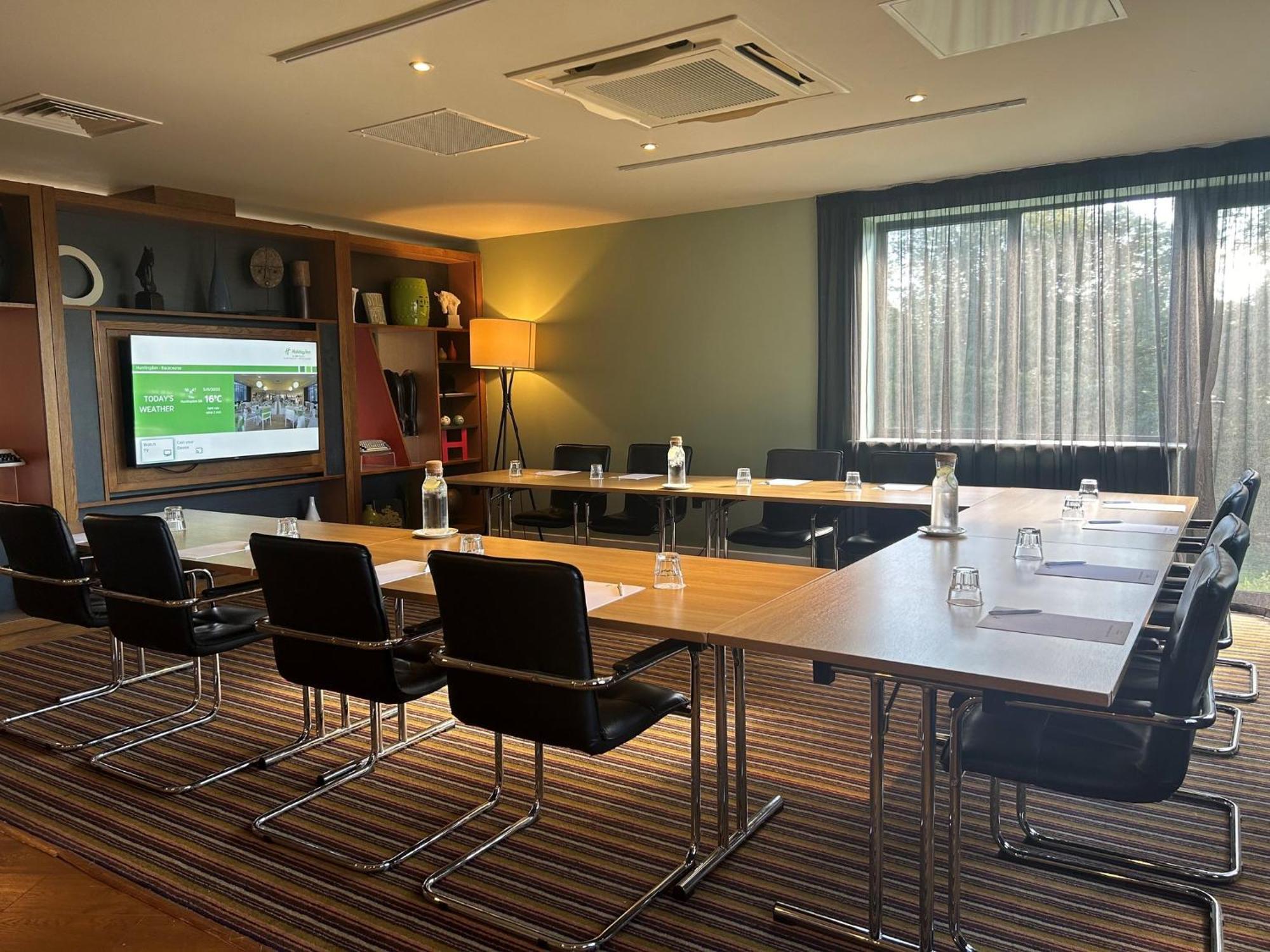Holiday Inn Huntingdon Racecourse By Ihg Bagian luar foto