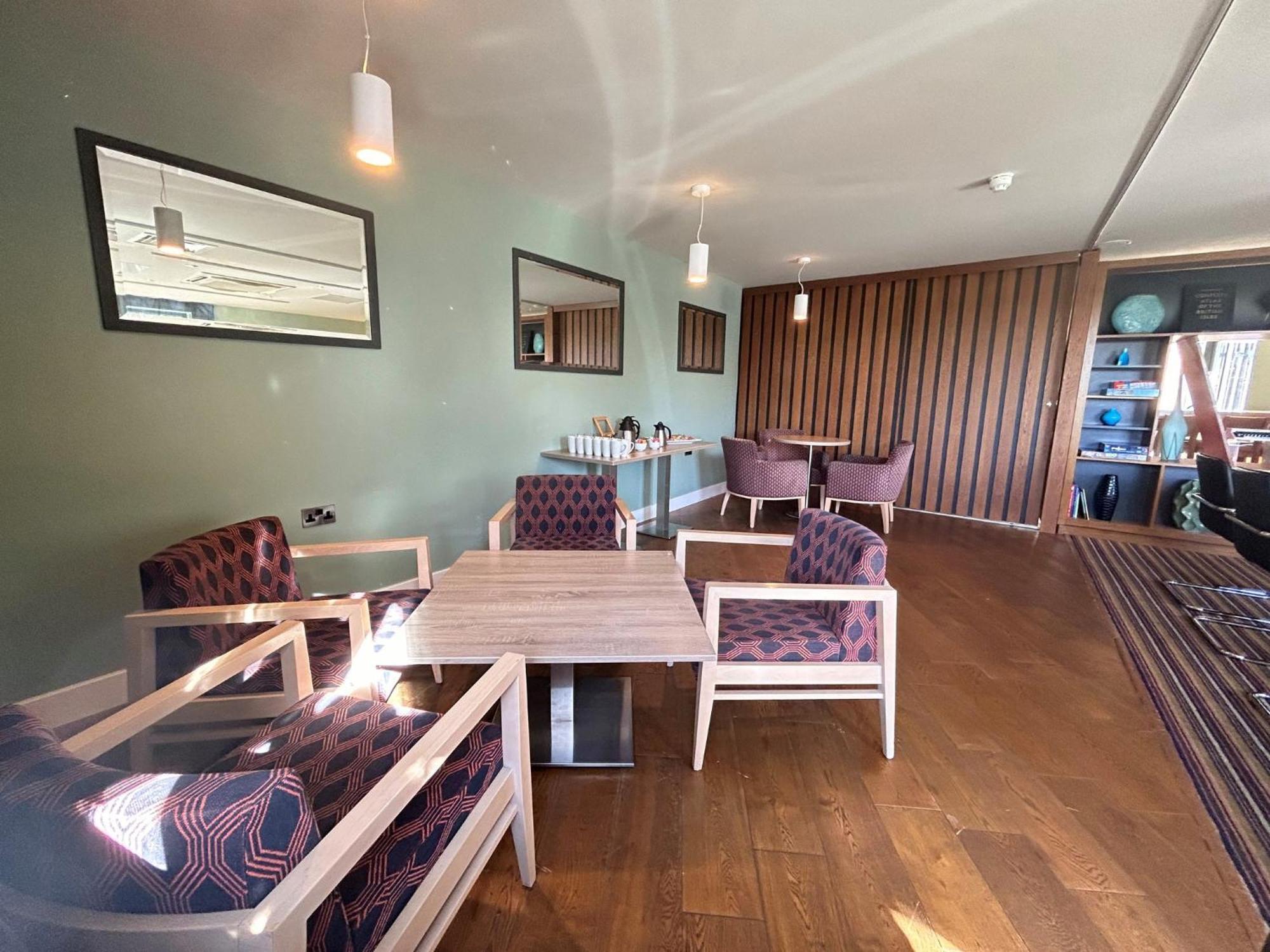Holiday Inn Huntingdon Racecourse By Ihg Bagian luar foto