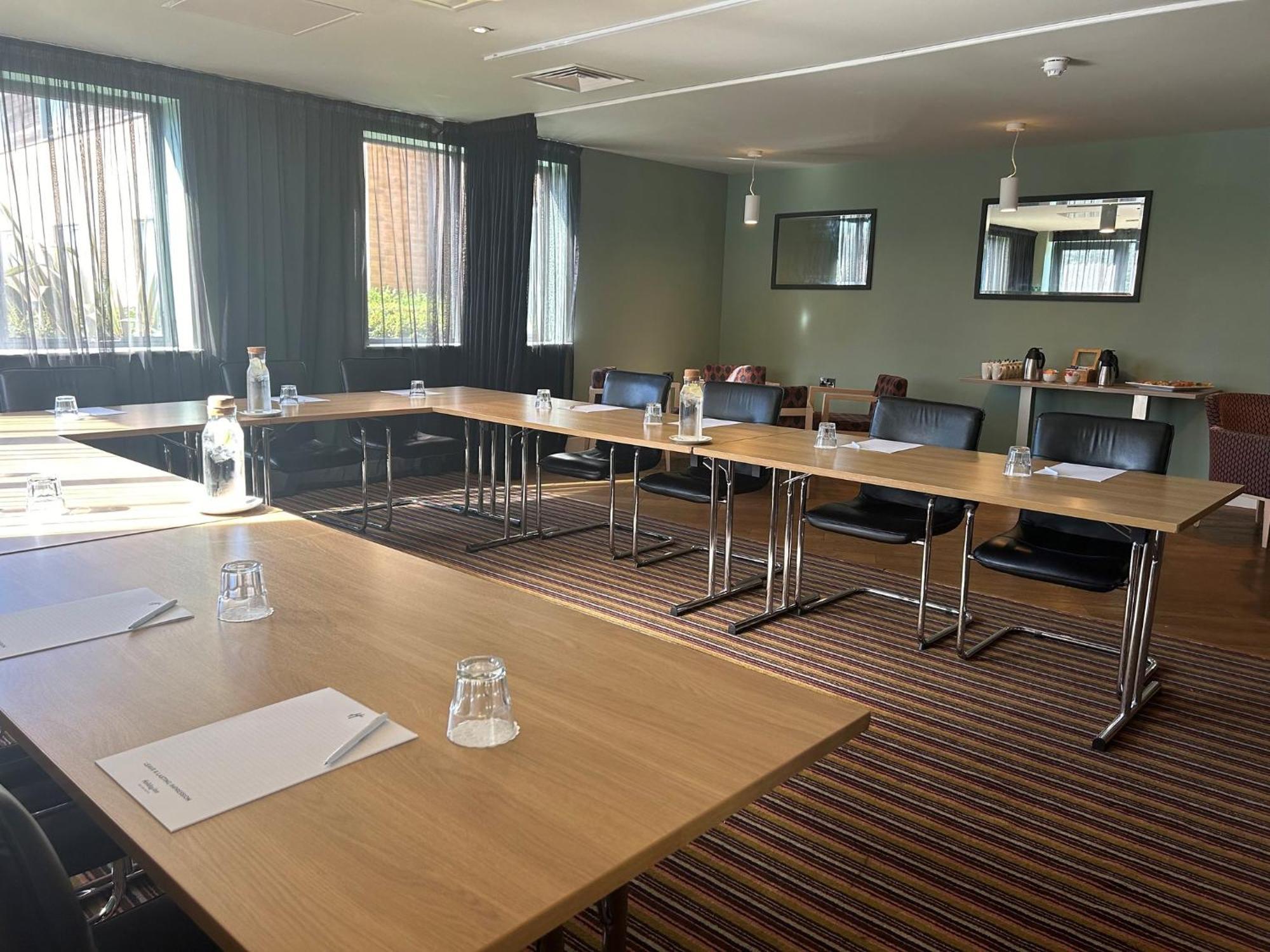 Holiday Inn Huntingdon Racecourse By Ihg Bagian luar foto