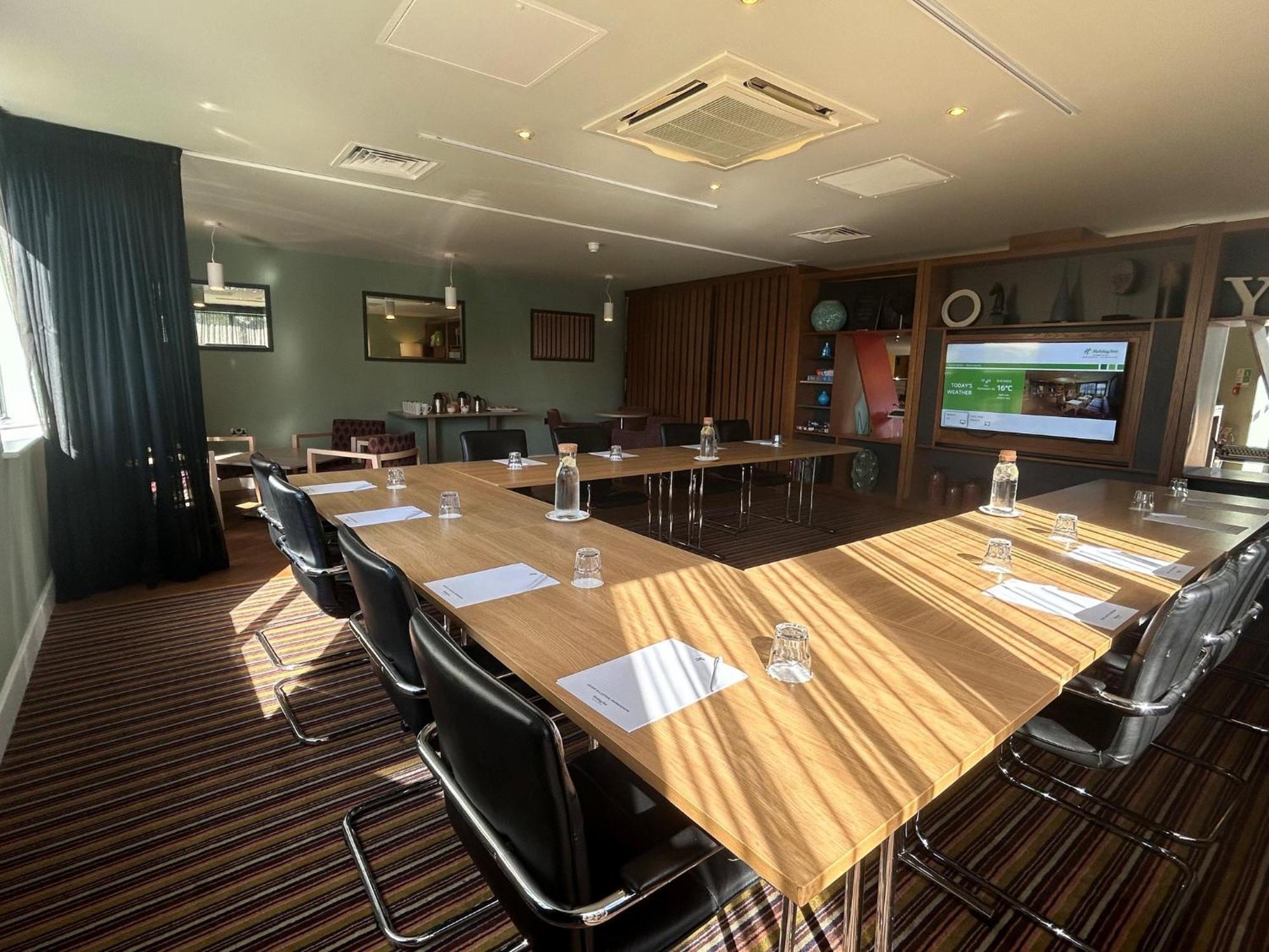 Holiday Inn Huntingdon Racecourse By Ihg Bagian luar foto